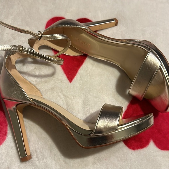 New Nine West Emmeri women’s Dress sandals color Gold size  9 - Picture 13 of 14